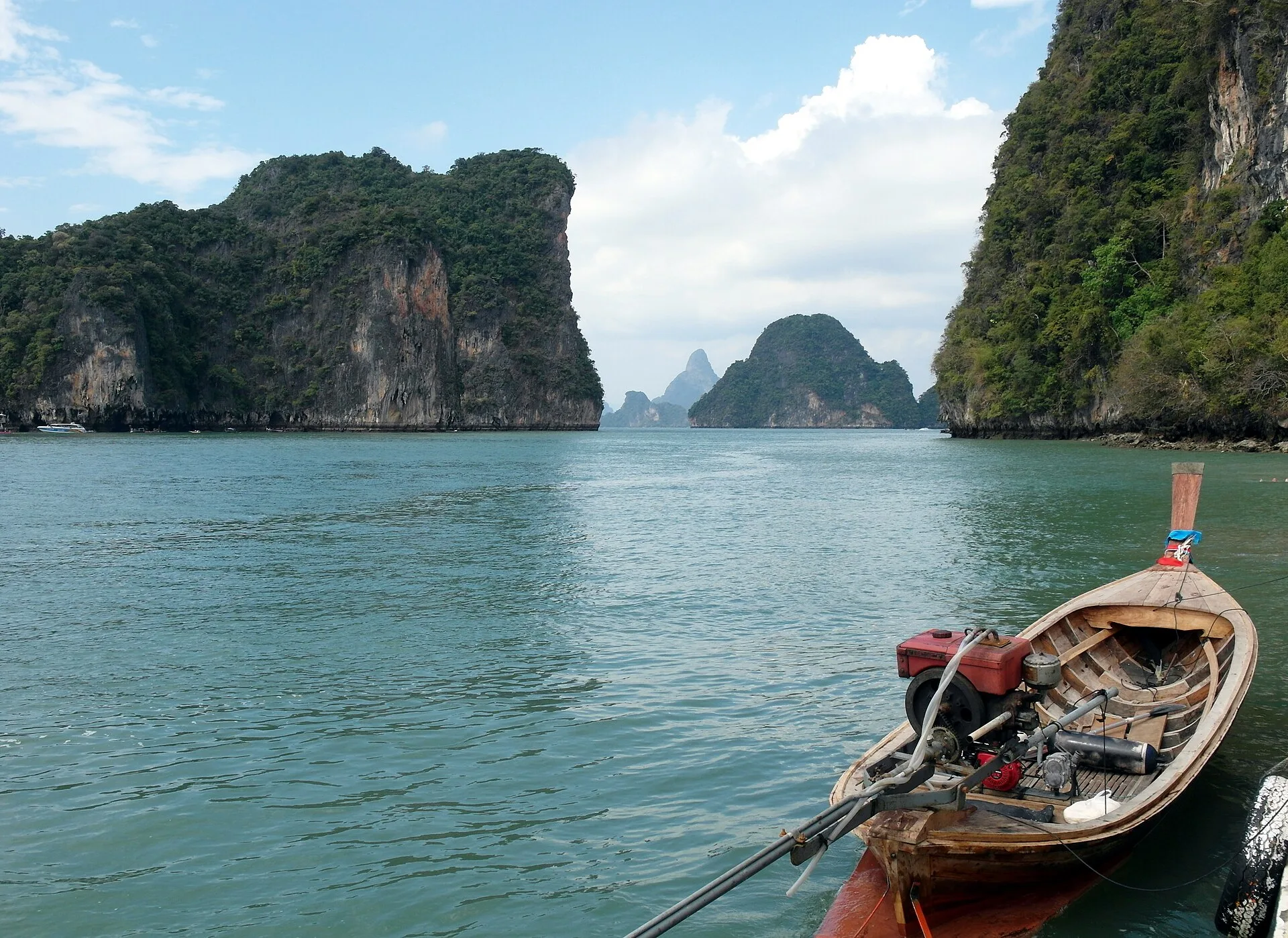Ko Hong, Krabi — Andaman Sea karsts (photo: Wolfgang Holzem, CC BY-SA 4.0)